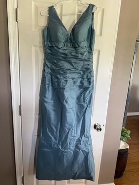 Sarah Danielle Sleeveless V-Neck Ruched Satin Evening Dress